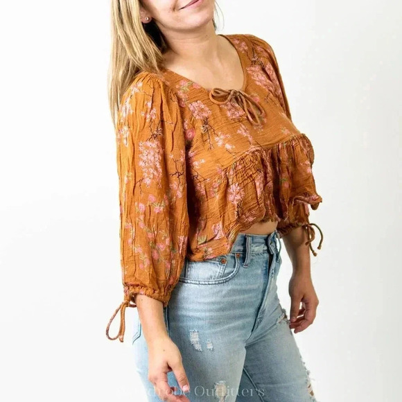 Like New Urban Outfitters Floral Crop Top - M - Picture 2 of 6